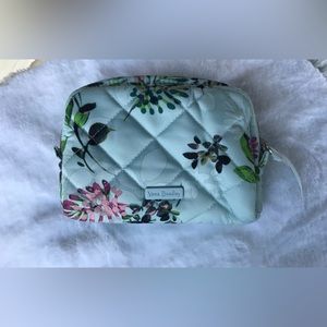 NWoutT Vera Bradley make up bag zip closure plastic liner 2 compartments